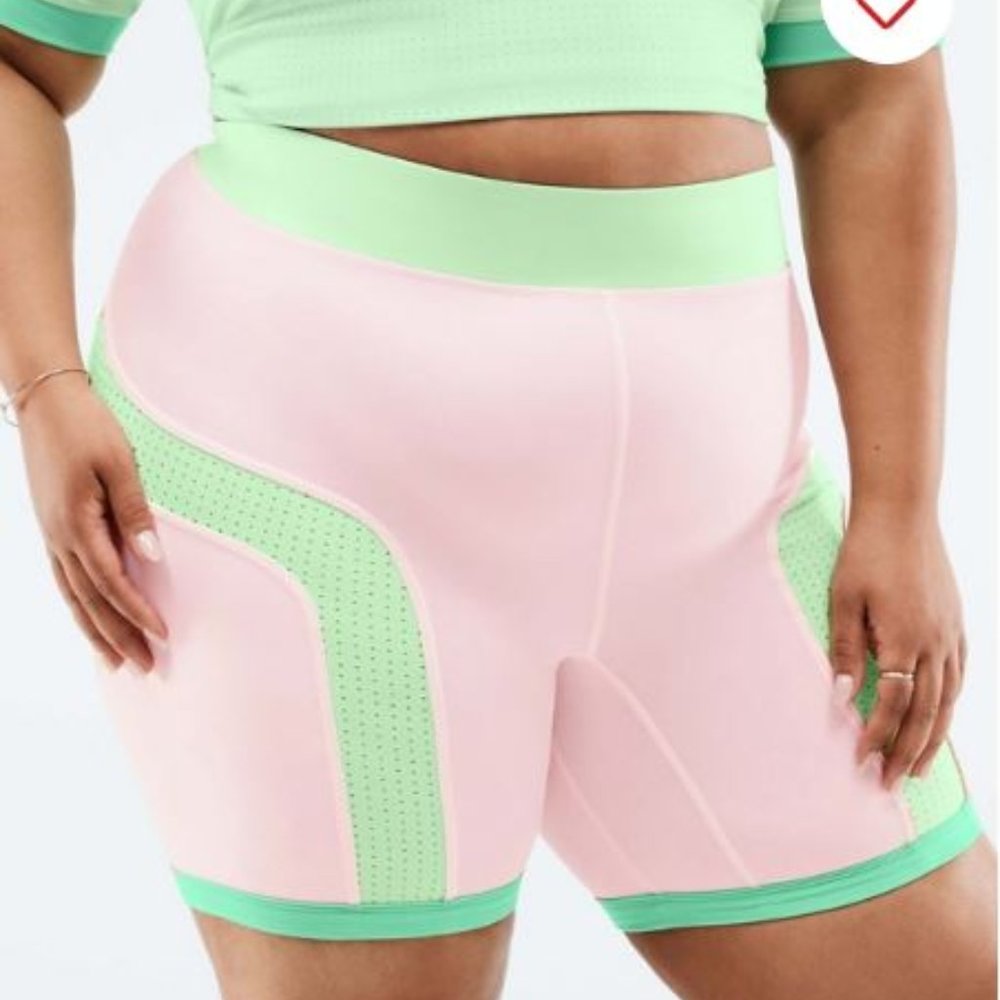 CLOSET CLEAN OUT! MAKE AN OFFER!! High-Waisted Motion365 Color Block Shorts